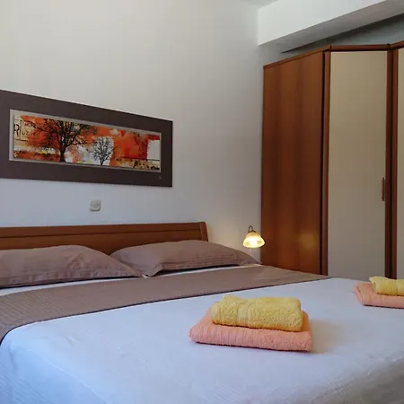 Lota Holiday home Starigrad Paklenica
