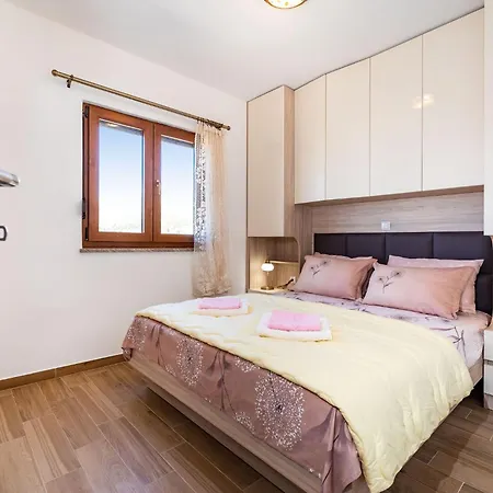 Lota Holiday home Starigrad Paklenica